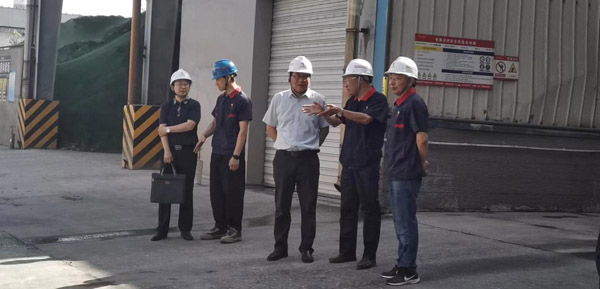 集團公司黨委委員、股份公司黨委書記、總經(jīng)理蔣培進到建材公司調(diào)...