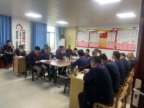 王伍升到建材研究室、建材公司調(diào)研